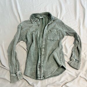 Women’s green pullover